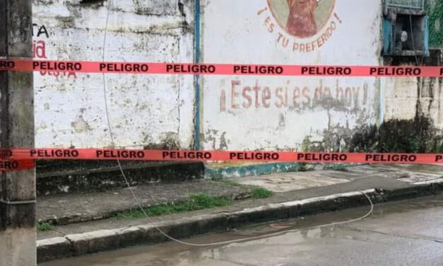 Álamo: Un Hombre Mayor Electrocutado por Cables Sueltos