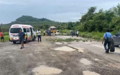 15 días sin luz en comunidad de Tantoyuca: Pobladores bloquean el paso y retienen camioneta de CFE