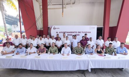 Gobierno de Tuxpan felicitó y festejó a los bomberos en su día