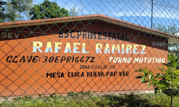  Papantla: Padres de familia toman la Escuela Primaria Rafael Ramirez