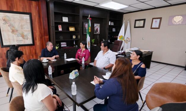 Gobierno de Tuxpan entrega reconocimientos a ganadores del Premio Municipal de la Juventud 2024