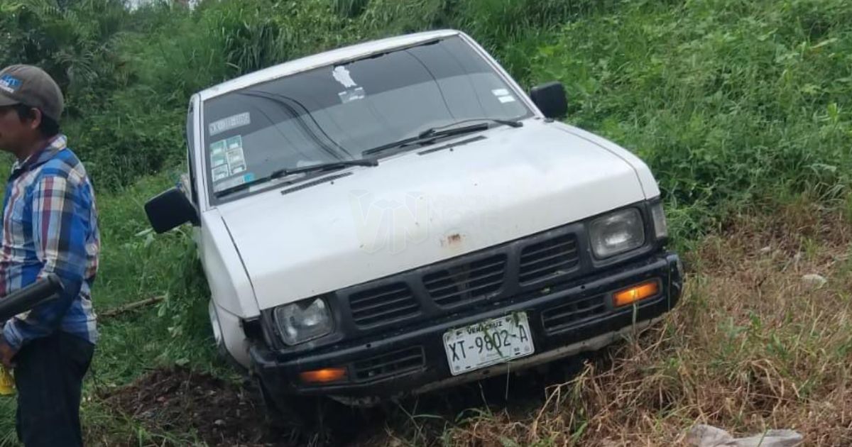 Camioneta se sale de la carretera en Álamo, Veracruz