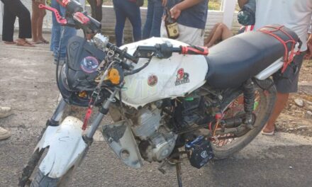 Jóvenes en Moto se Accidentan en Álamo; Culpable Huye de la Escena