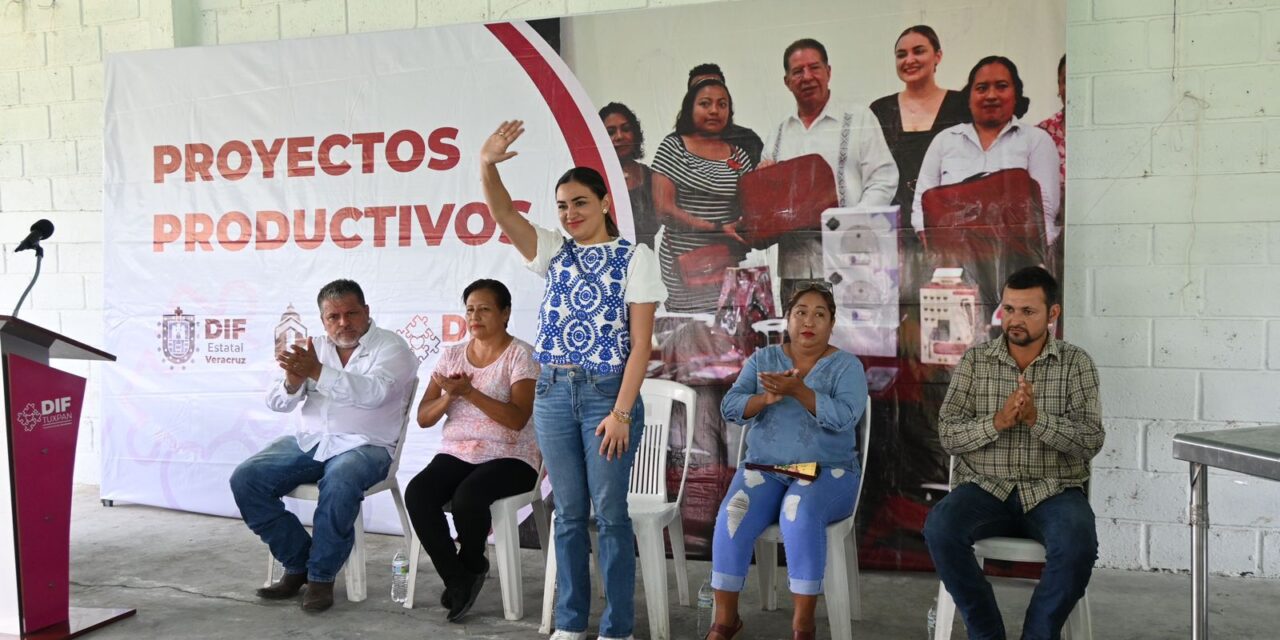 Entrega Pamela Morales Huesca, Presidenta del DIF Tuxpan más proyectos productivos en comunidades