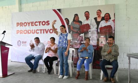 Entrega Pamela Morales Huesca, Presidenta del DIF Tuxpan más proyectos productivos en comunidades