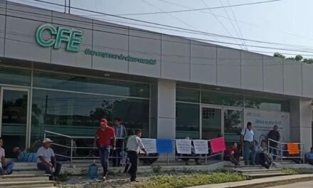 Habitantes de Ixcatepec toman las instalaciones de CFE en Cerro Azul