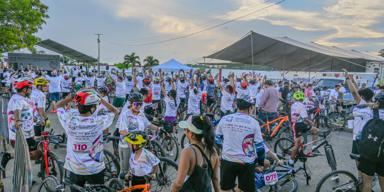 Tuxpan: Familias completas participaron en la “Rodada 6K por la Salud”, que se realizó con gran éxito como parte de la Jornada Nacional de Salud 2024