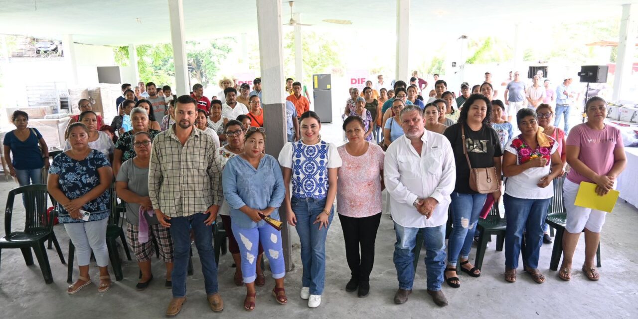 Entrega Pamela Morales Huesca, Presidenta del DIF Tuxpan más proyectos productivos en comunidades