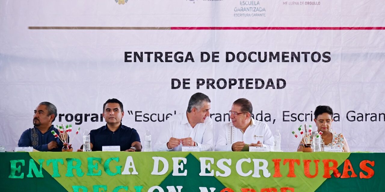 Más escuelas de Tuxpan y la región ya cuentan con escrituras, lo que les da certeza jurídica