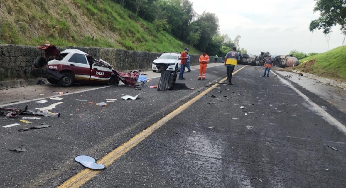  Terrible accidente en la México-Tuxpan: tres personas pierden la vida en Tihuatlán