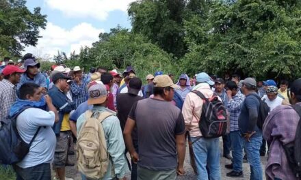 Bloquean pozos de Pemex en Chicontepec: inconformes exigen rehabilitación de sus caminos