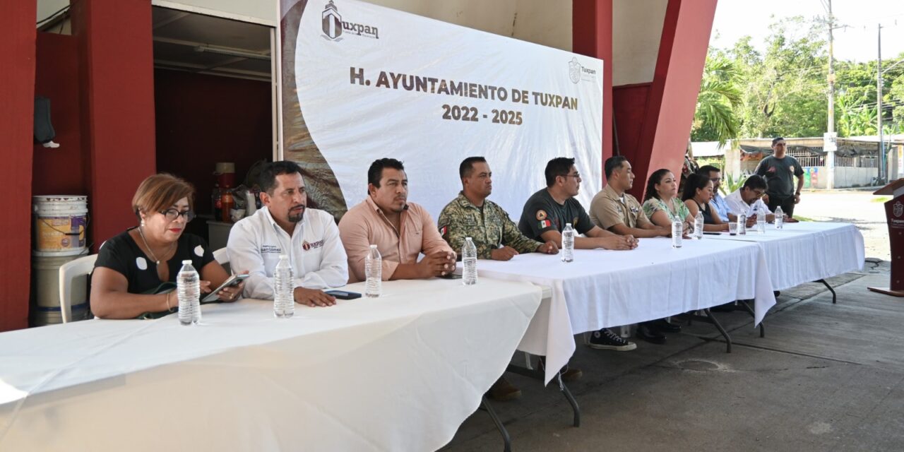 Gobierno de Tuxpan felicitó y reconoció al personal de Protección Civil