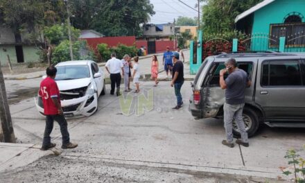 Choque en Álamo deja solo daños materiales