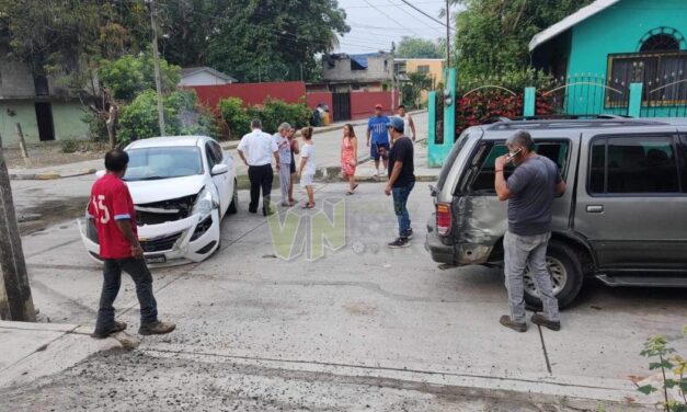 Choque en Álamo deja solo daños materiales