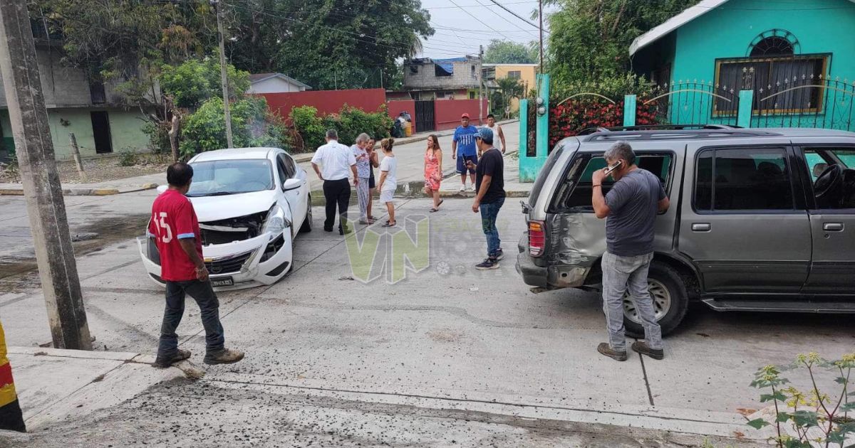 Choque en Álamo deja solo daños materiales