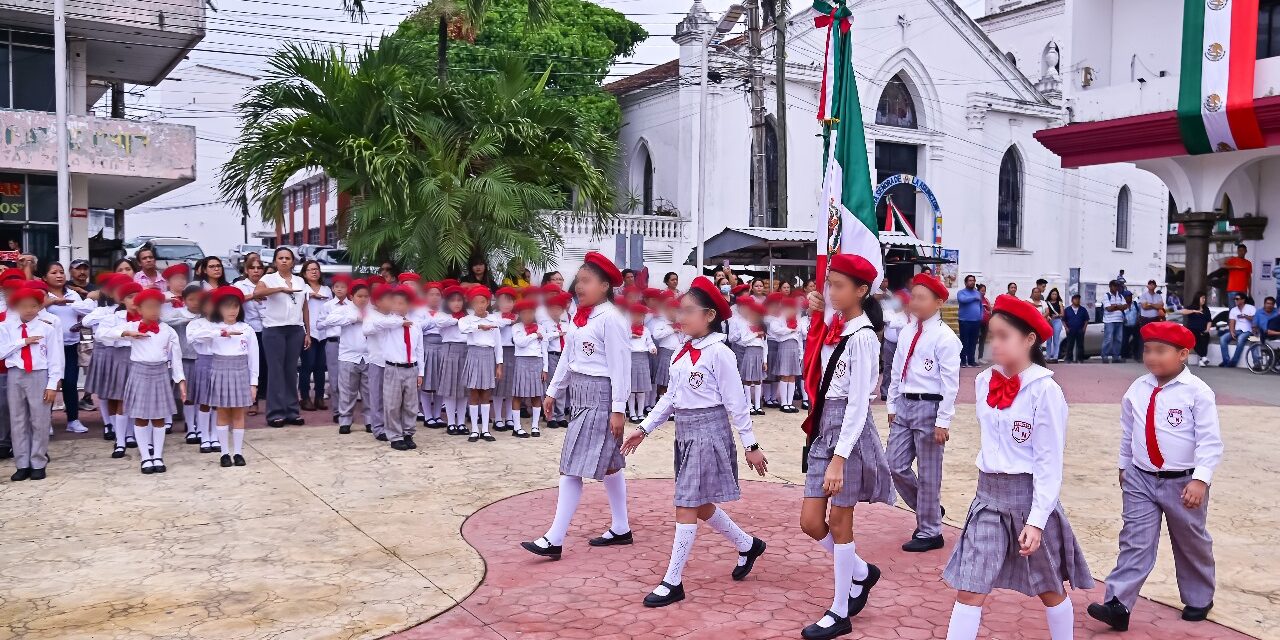 Tuxpan: Participa primaria Antonia Nava en Lunes Cívico conmemorativo por el Aniversario de la Gesta Heroica de los Niños Héroes de Chapultepec