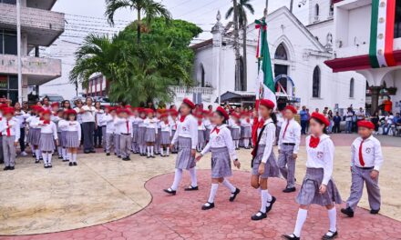 Tuxpan: Participa primaria Antonia Nava en Lunes Cívico conmemorativo por el Aniversario de la Gesta Heroica de los Niños Héroes de Chapultepec