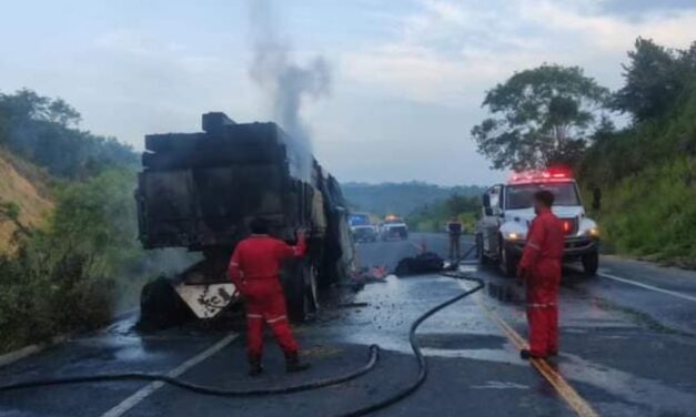 Ozuluama: Tráiler se incendia en laTuxpan-Tampico