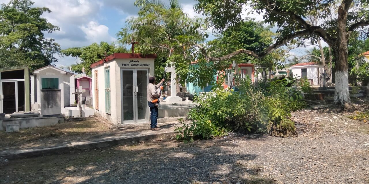 Los cementerios de Tuxpan están listos para recibir visitantes durante la celebración por el Día de Muertos