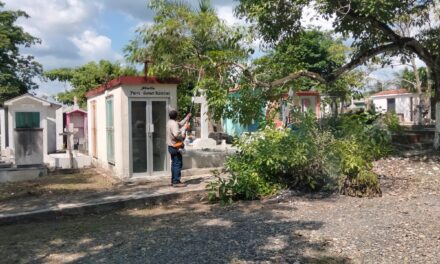 Los cementerios de Tuxpan están listos para recibir visitantes durante la celebración por el Día de Muertos