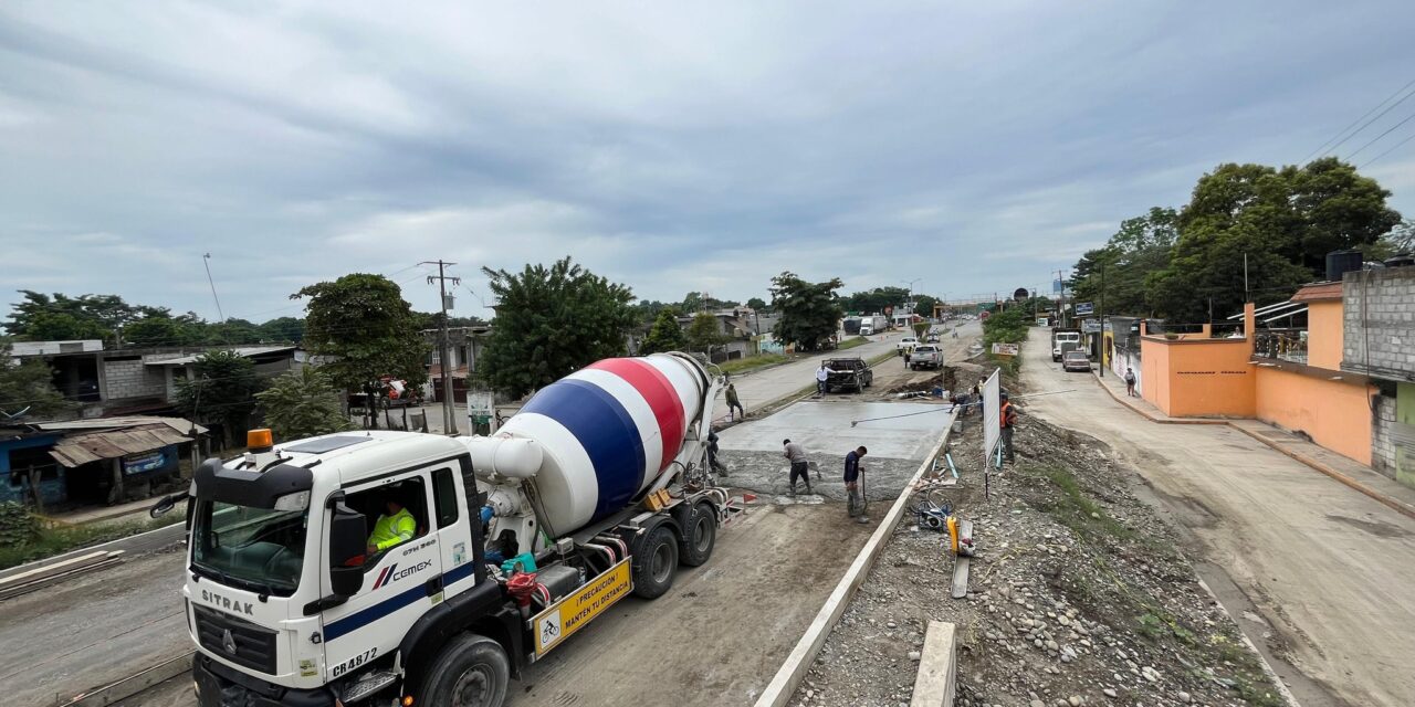 Mejoran infraestructura vía sobre la carretera federal 127 en Álamo 