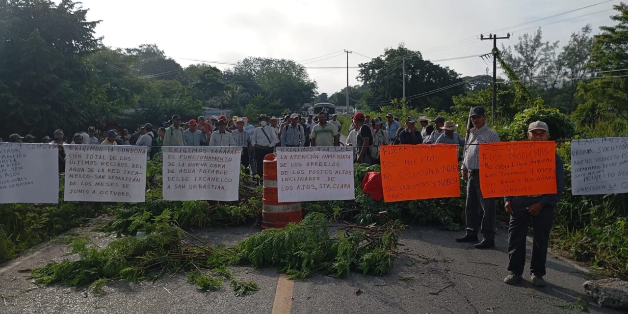 Pobladores bloquean carretera por falta de agua y mal servicio de CAEV en Tantoyuca