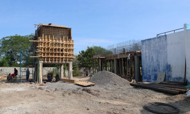 Alcalde de Pánuco y director de CAEV supervisan obra hídrica