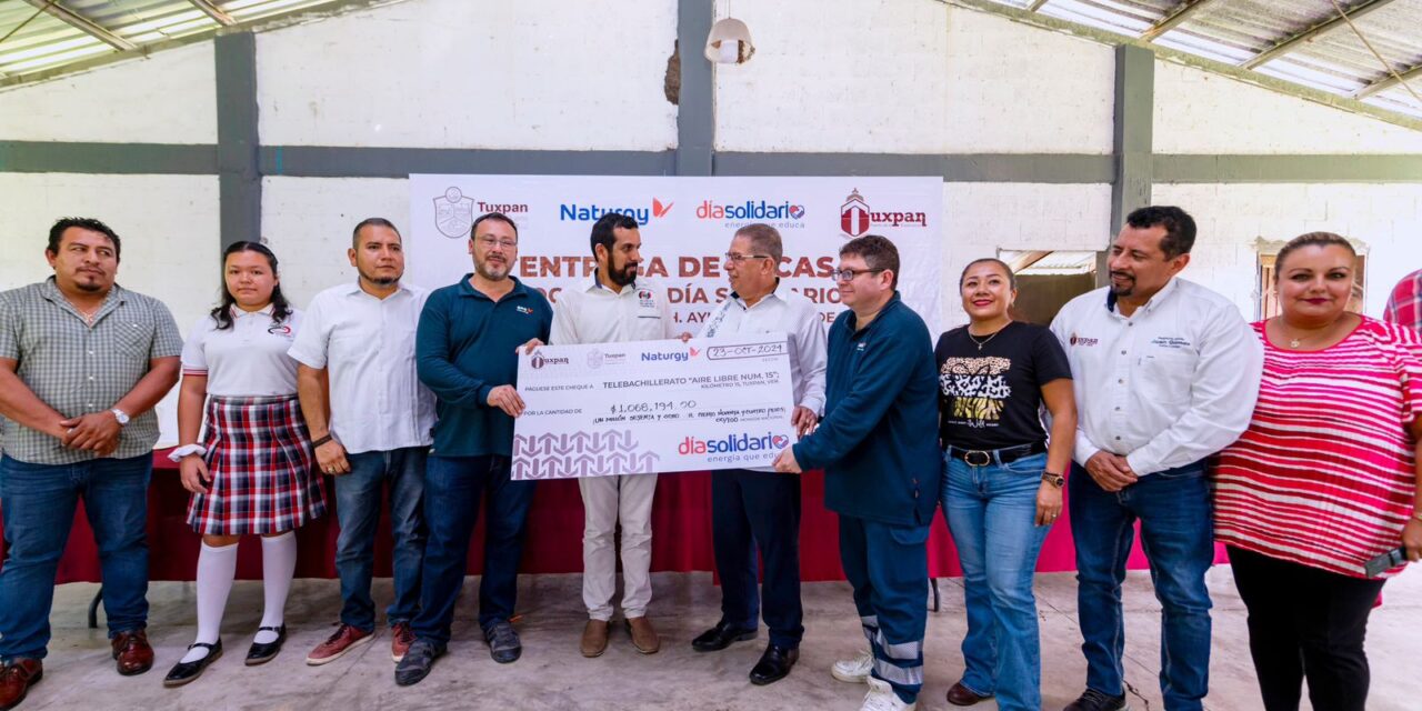 Tuxpan: Estudiantes del Telebachillerato Aire Libre Km 15, recibieron becas de la Asociación Día “Solidario”, de Gas Naturgy