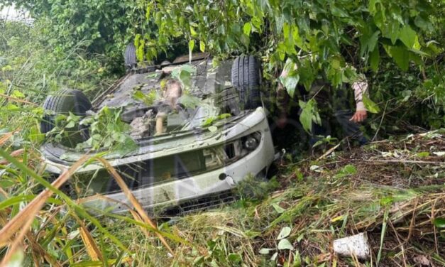 Vuelca automóvil en la Tempoal-Huejutla: no se reportan personas lesionadas