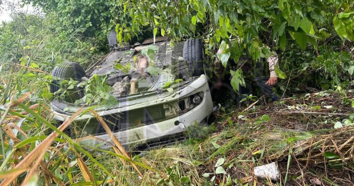 Vuelca automóvil en la Tempoal-Huejutla: no se reportan personas lesionadas