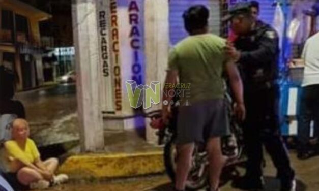 Pareja derrapa en motocicleta en la zona centro de Álamo