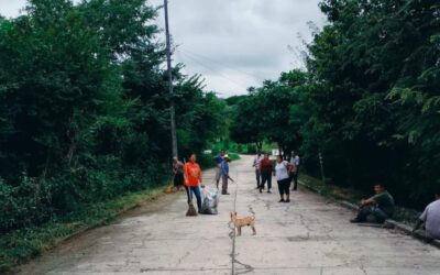 Tantoyuca: Grupo Unido por San Sebastián realiza limpieza en la calle Tuxpan