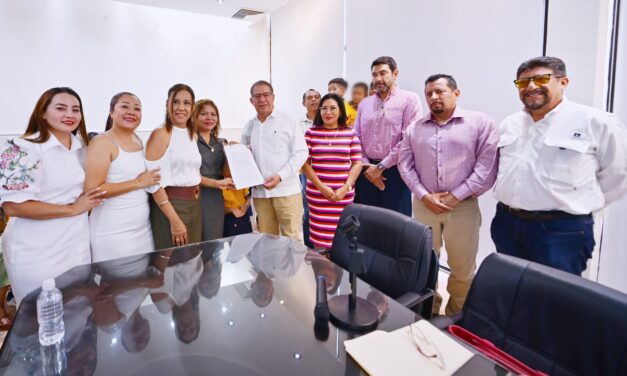 En Tuxpan continúa la escrituración de planteles educativos para darles certeza jurídica