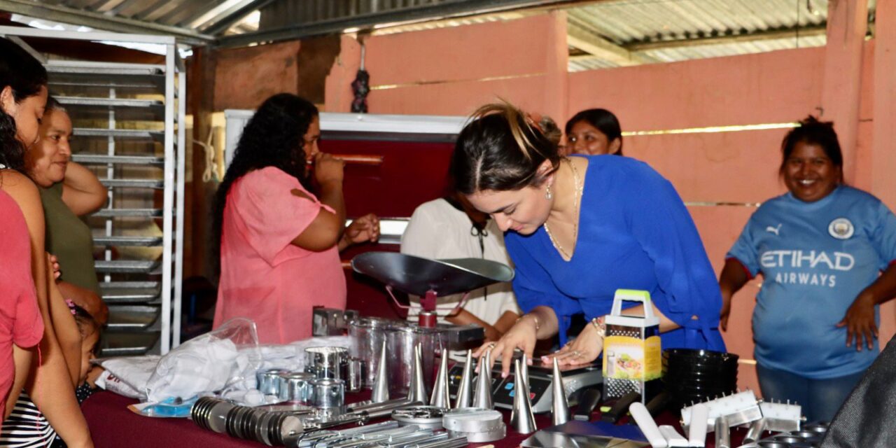 DIF Tuxpan entrega proyectos de panadería y pizzería en El Edén