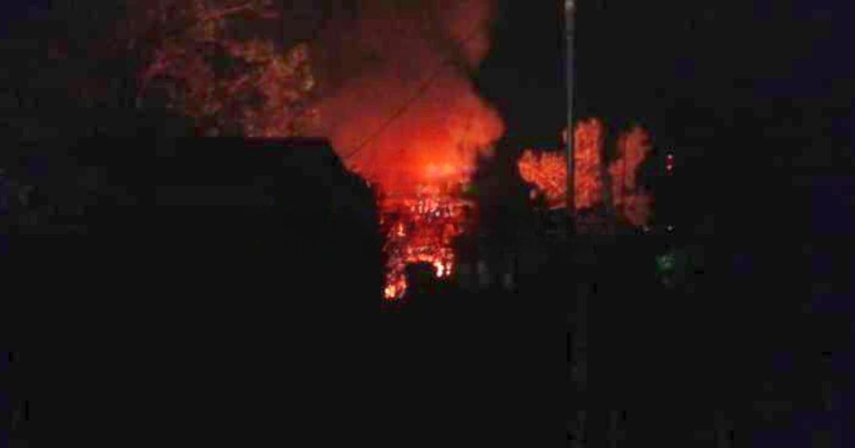 Don incendios en una sola noche: Fuego consume vivienda en La Camelia y Temapache