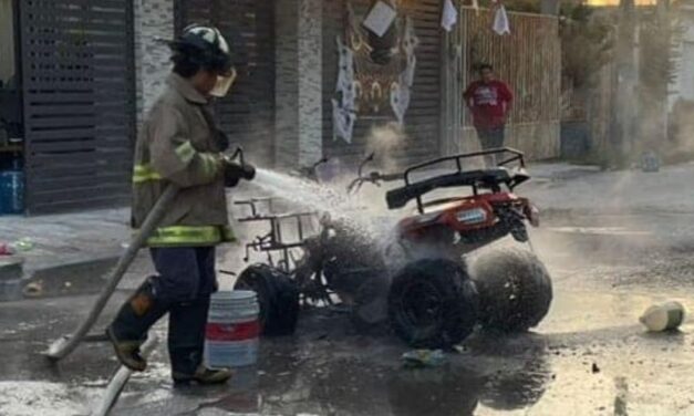 Se incendia cuatrimoto en Pánuco: ¡Era manejada por dos menores de edad!