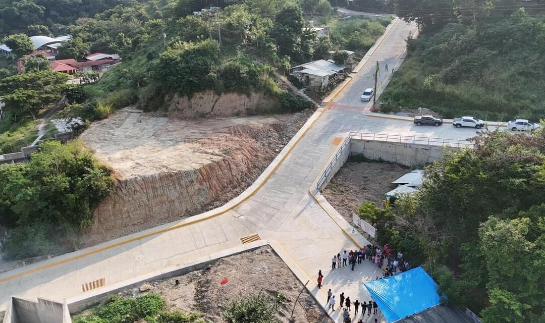 Alcalde de Papantla entrega obras en zona rural y urbana