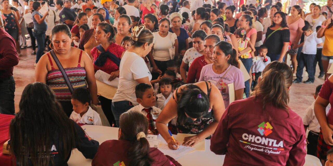 Chontla: Entrega de Útiles Escolares para Estudiantes de la Sierra de San Juan Otontepec
