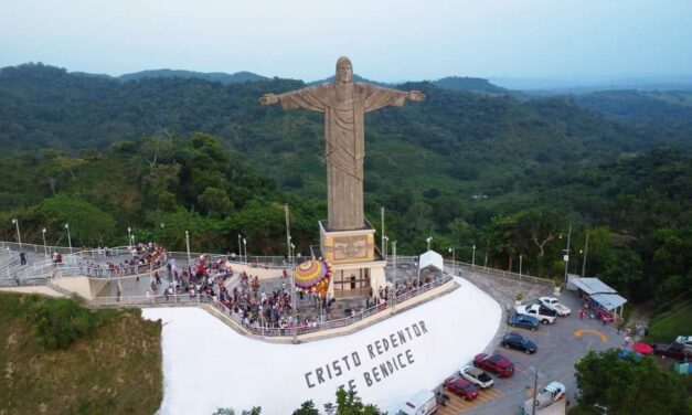 Tihuatlán celebra los 17 años del Cristo Redentor