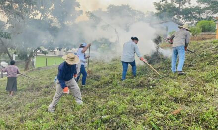 Comienzan los preparativos de ochavario en Tamalín: Realizan faena en el panteón