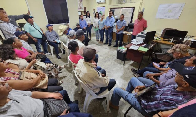 Entrega de 80 documentos que dan certeza legal a propietarios de terrenos en zonas rurales de Veracruz Norte