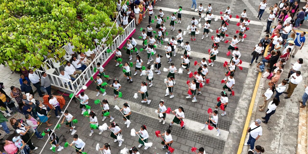 Papantla: Cerca de 2500 participantes en el Desfile del 20 de noviembre