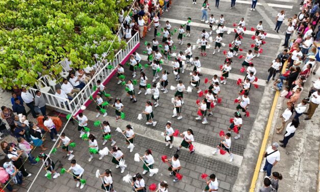 Papantla: Cerca de 2500 participantes en el Desfile del 20 de noviembre