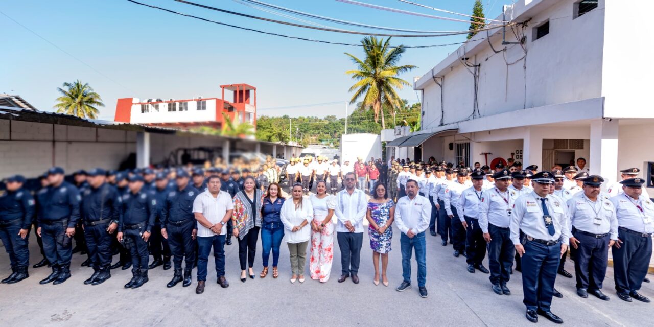 Alcalde y cabildo de Tuxpan encabezaron pase de lista en la Secretaría de Seguridad Pública Municipal