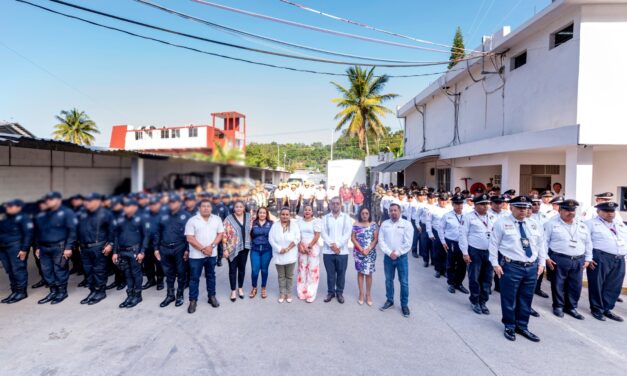 Alcalde y cabildo de Tuxpan encabezaron pase de lista en la Secretaría de Seguridad Pública Municipal