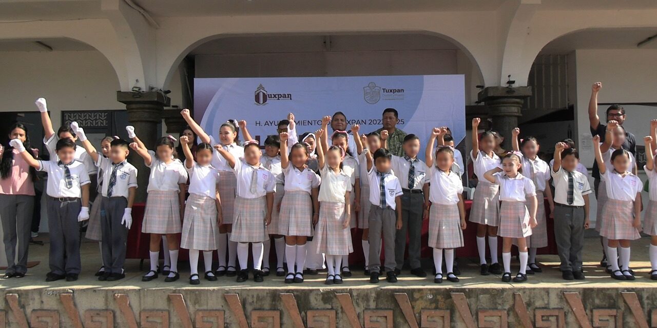 El gobierno de Tuxpan conmemoró el aniversario del natalicio de Sor Juana Inés de la Cruz