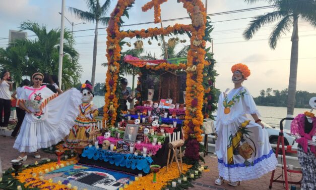 Tuxpan: Con gran éxito se llevó a cabo el Concurso de Malinches y Altares, en el marco del Festival de Día de Muertos