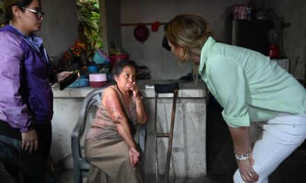 Atiende DIF Tuxpan a familia afectada por incendio en su domicilio