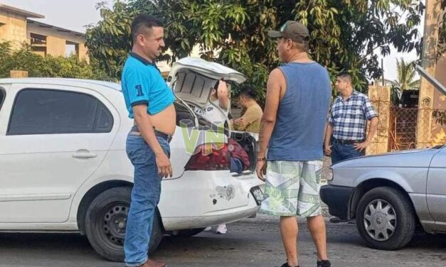 Choque por alcance en El Manantial deja daños materiales en Álamo