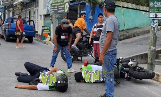 Taxista atropella a dos oficiales de tránsito de Papantla